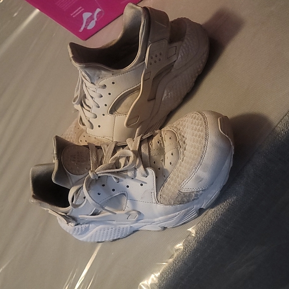 Nike Air Huaraches - Picture 1 of 7